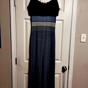 Max Studio Maxi Dress Size Small, Very Clean Previously Worn.